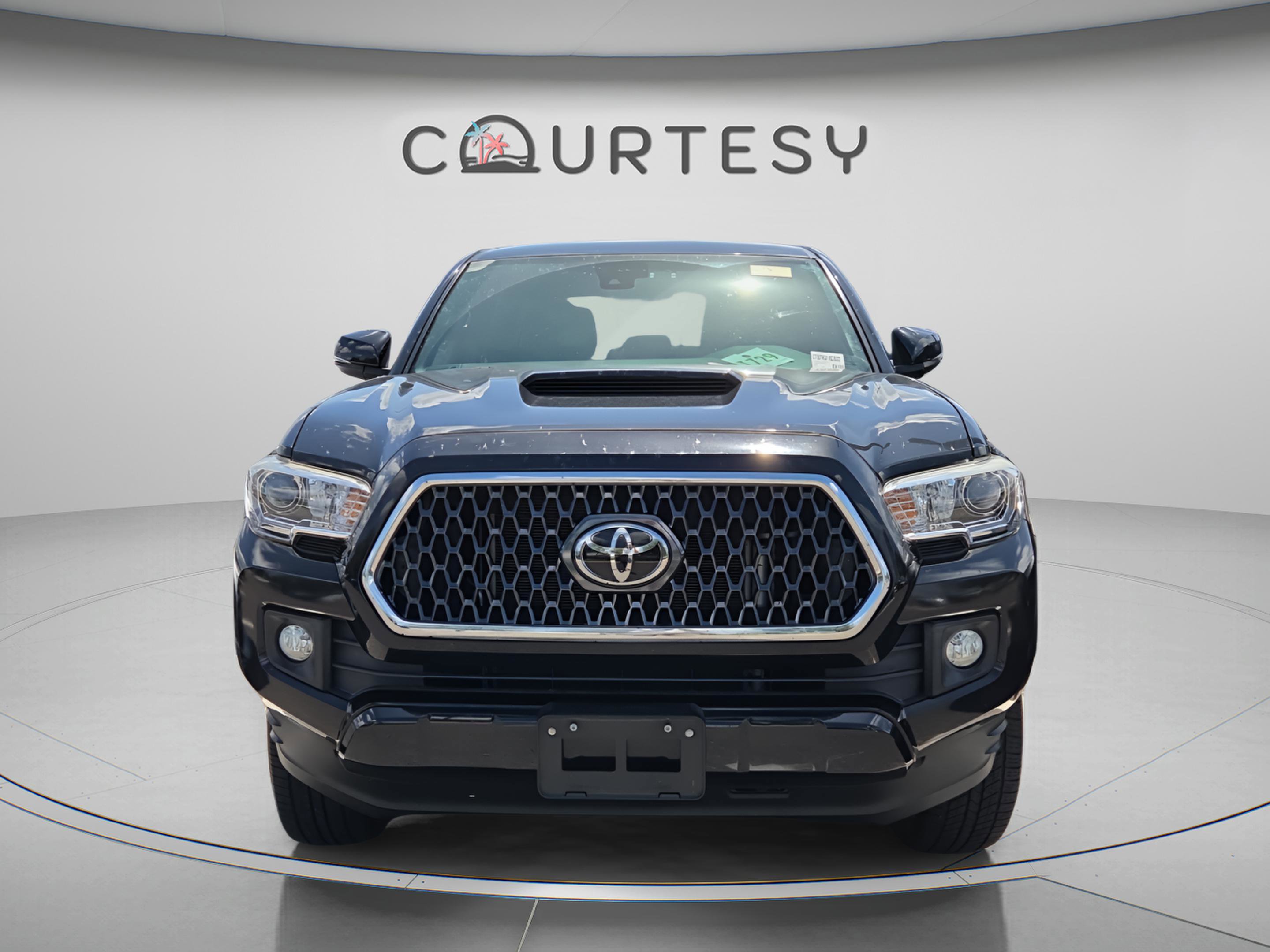 Used 2019 Toyota Tacoma TRD Sport AWD/4WD image 4