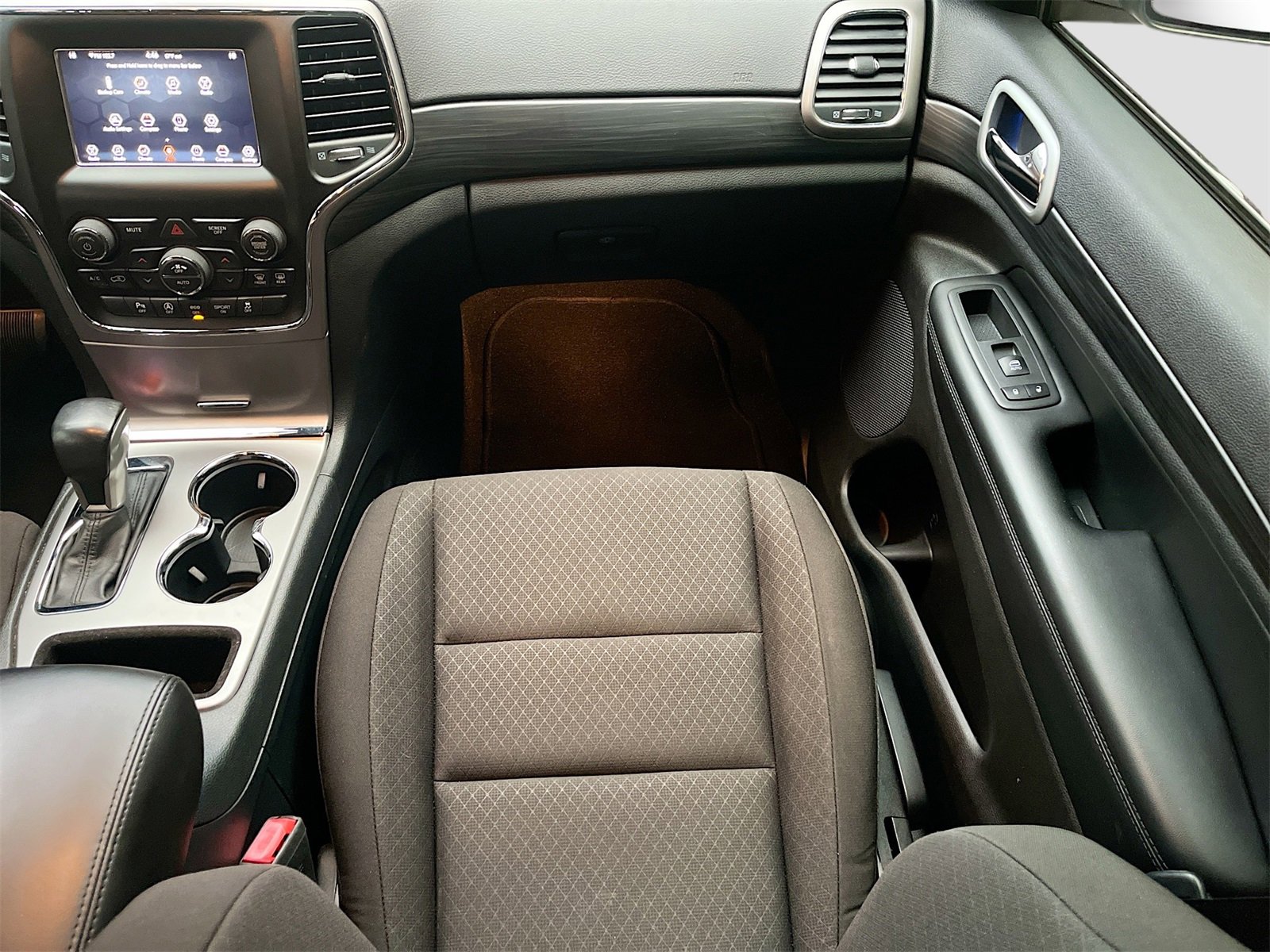 Used 2019 Jeep Grand Cherokee Laredo image 21