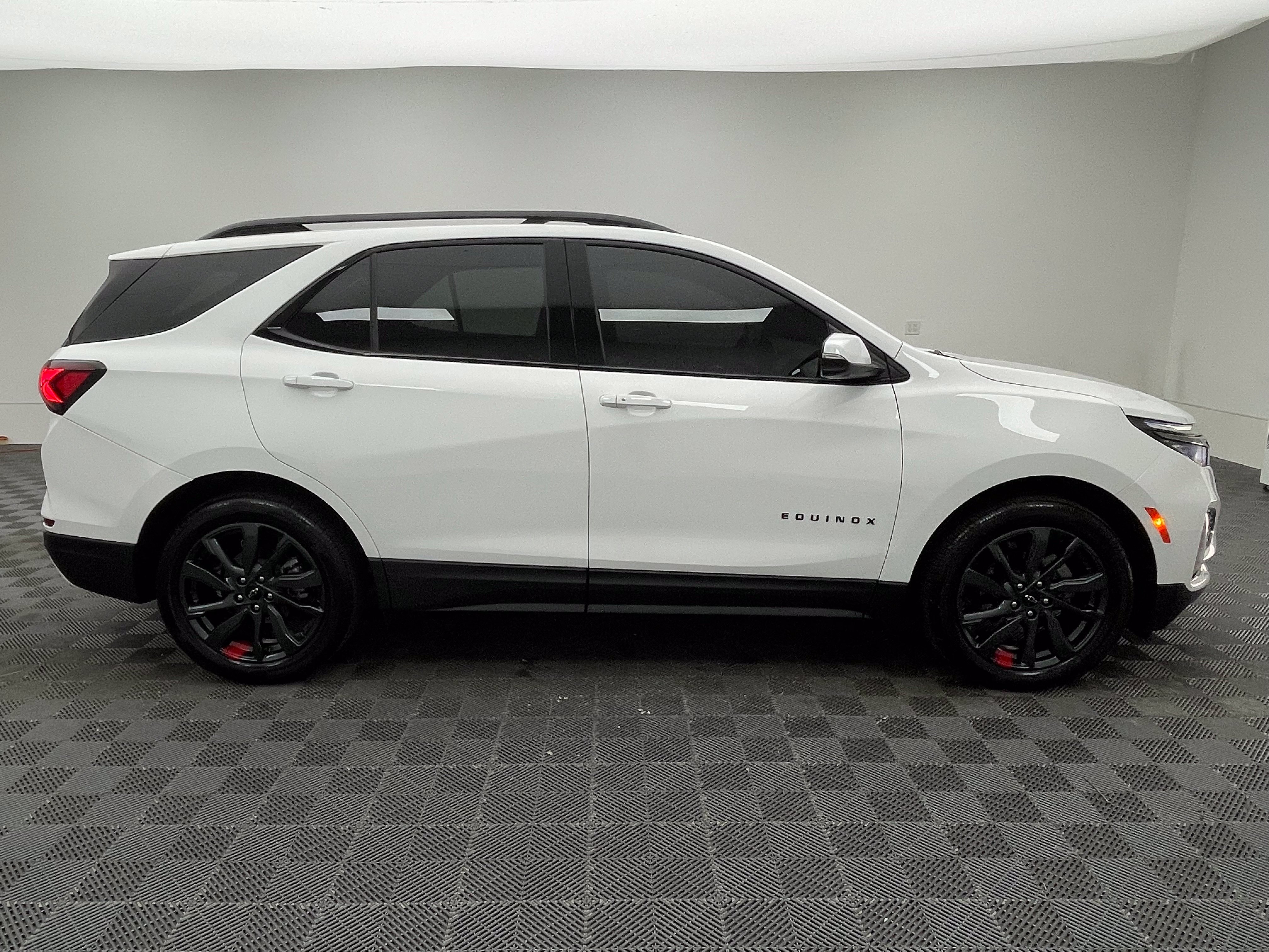 Used 2023 Chevrolet Equinox RS FWD image 6