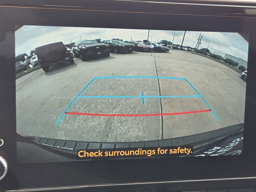Used 2024 Toyota Highlander XLE FWD image 19