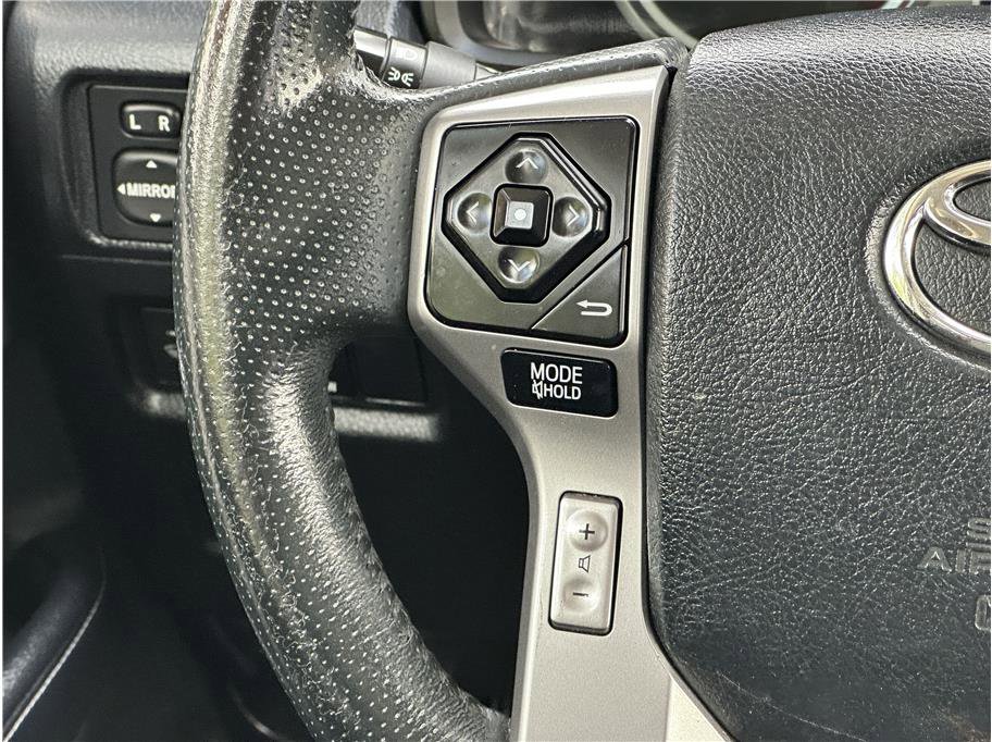Used 2018 Toyota 4Runner SR5 AWD/4WD image 22