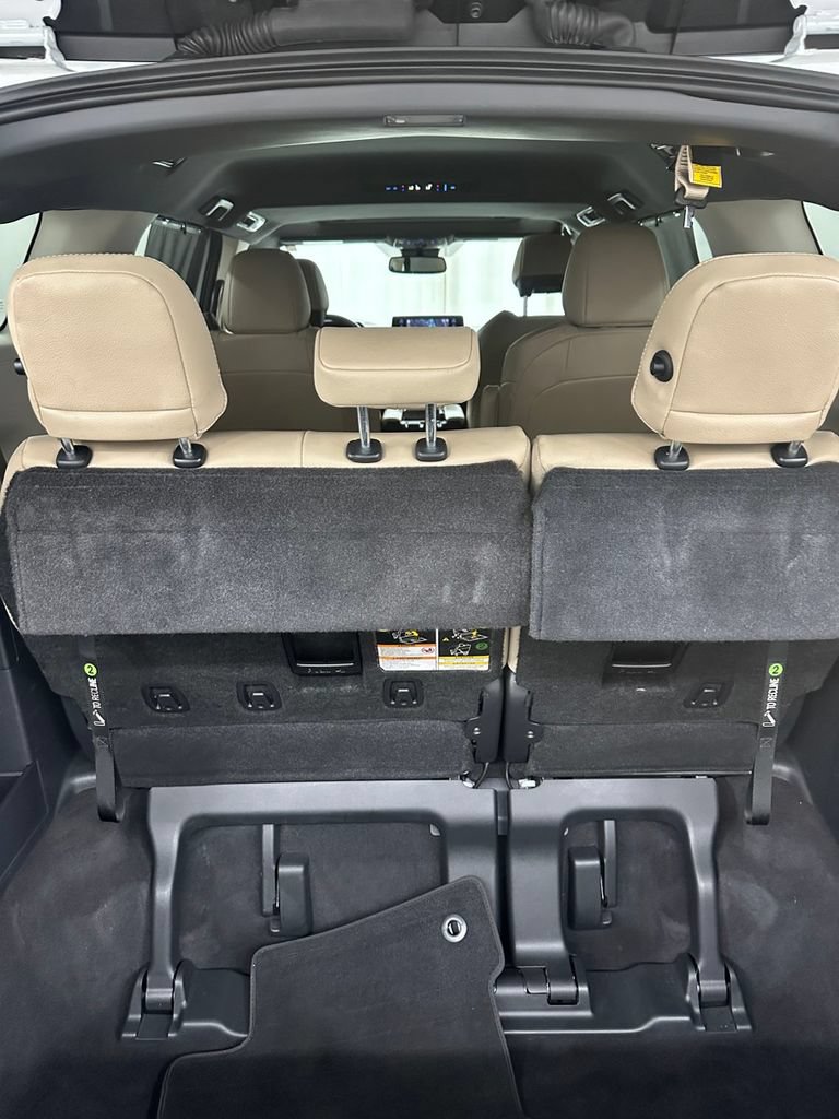 Used 2022 Toyota Sienna XLE w/ XLE Plus Package FWD image 28