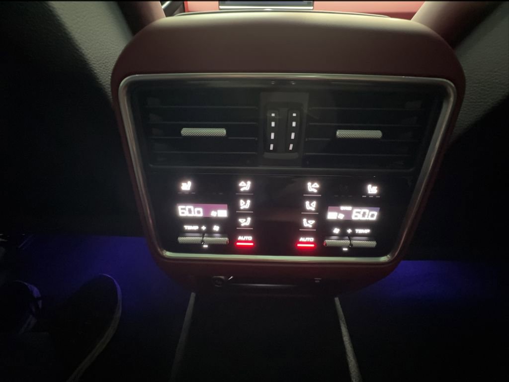 Used 2023 Porsche Cayenne Platinum Edition image 21