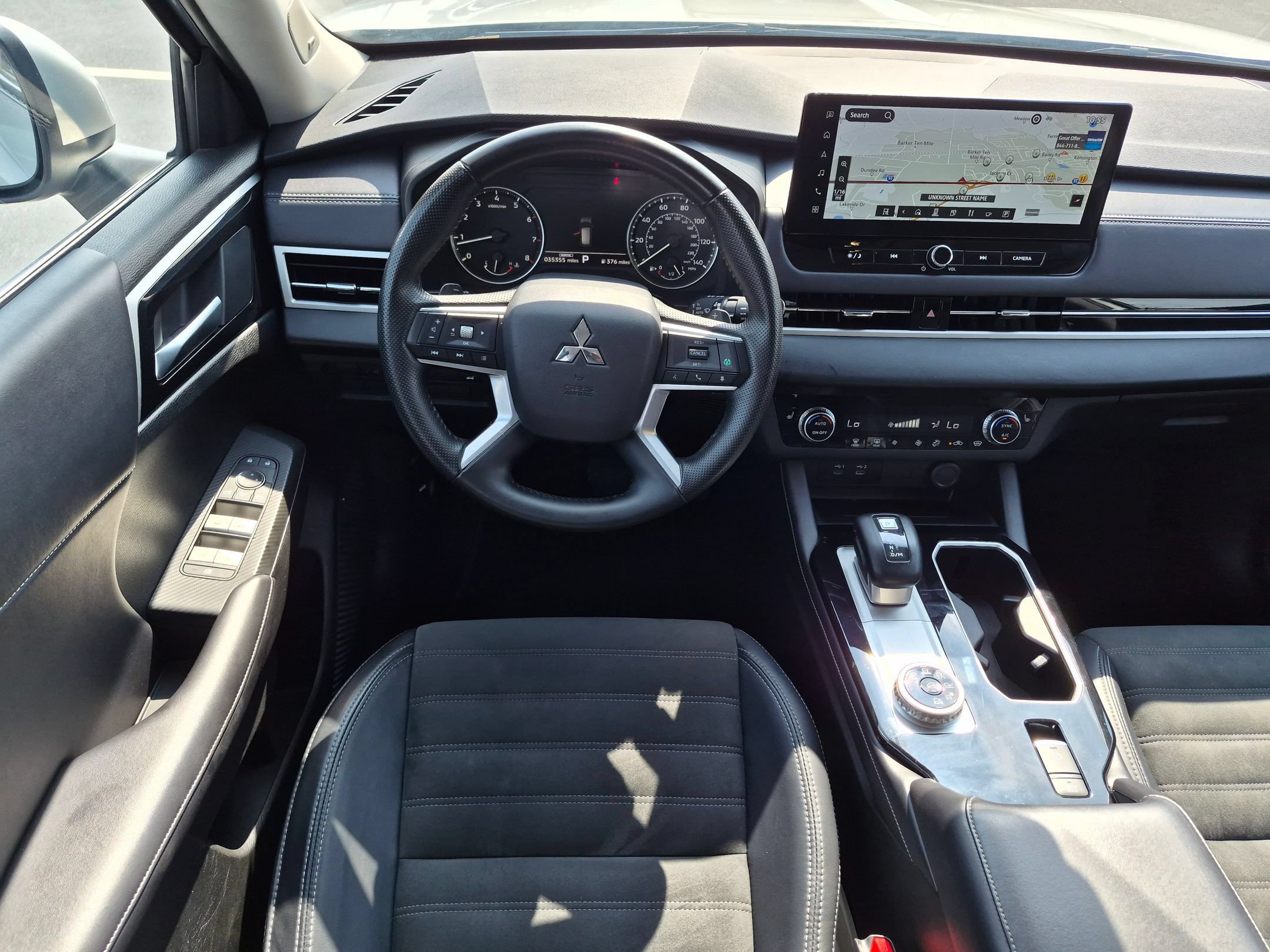 Used 2025 Mitsubishi Outlander AWD image 32