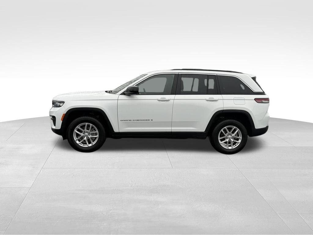 Used 2024 Jeep Grand Cherokee Laredo X image 4