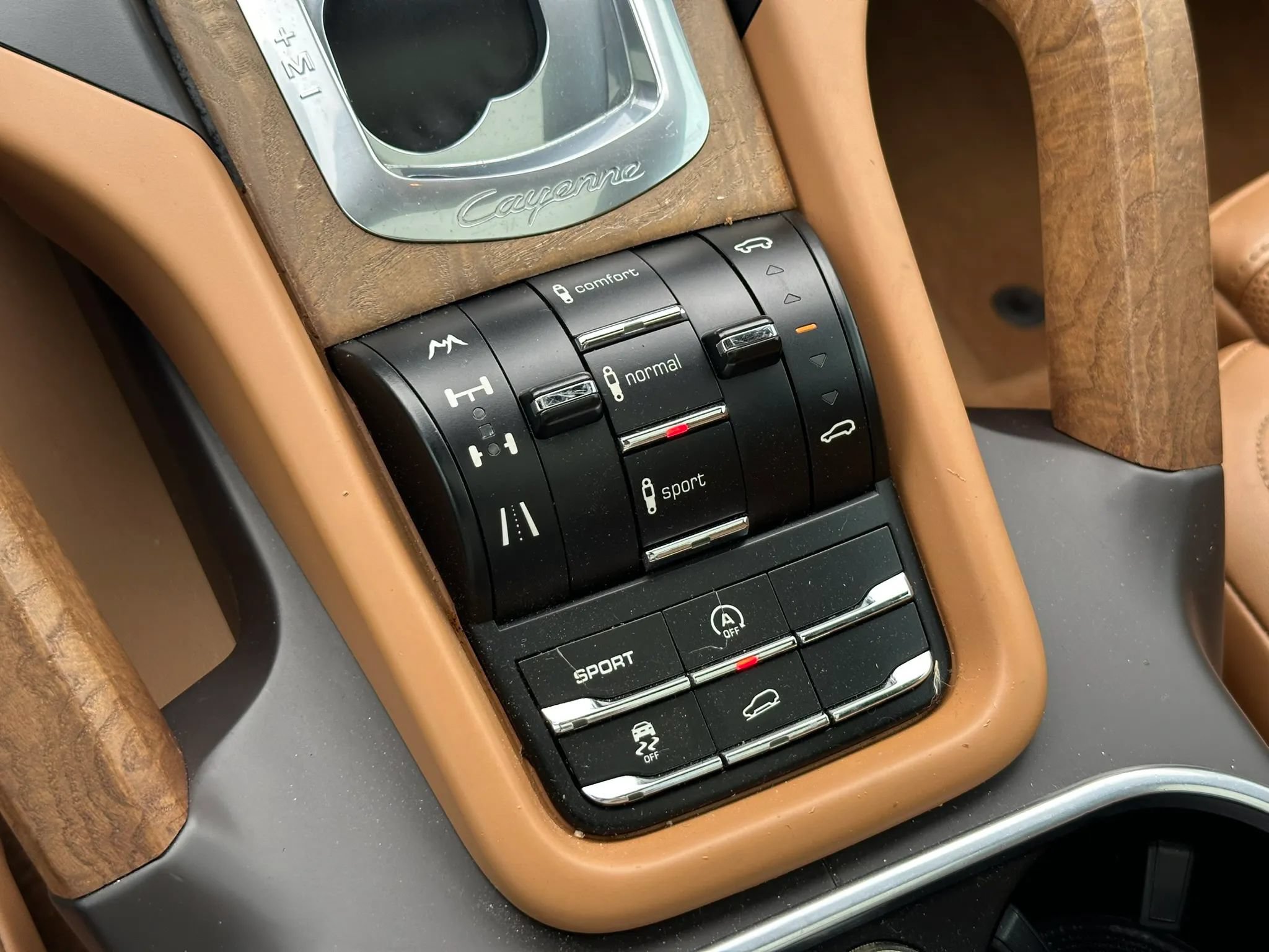 Used 2012 Porsche Cayenne Turbo AWD/4WD image 35