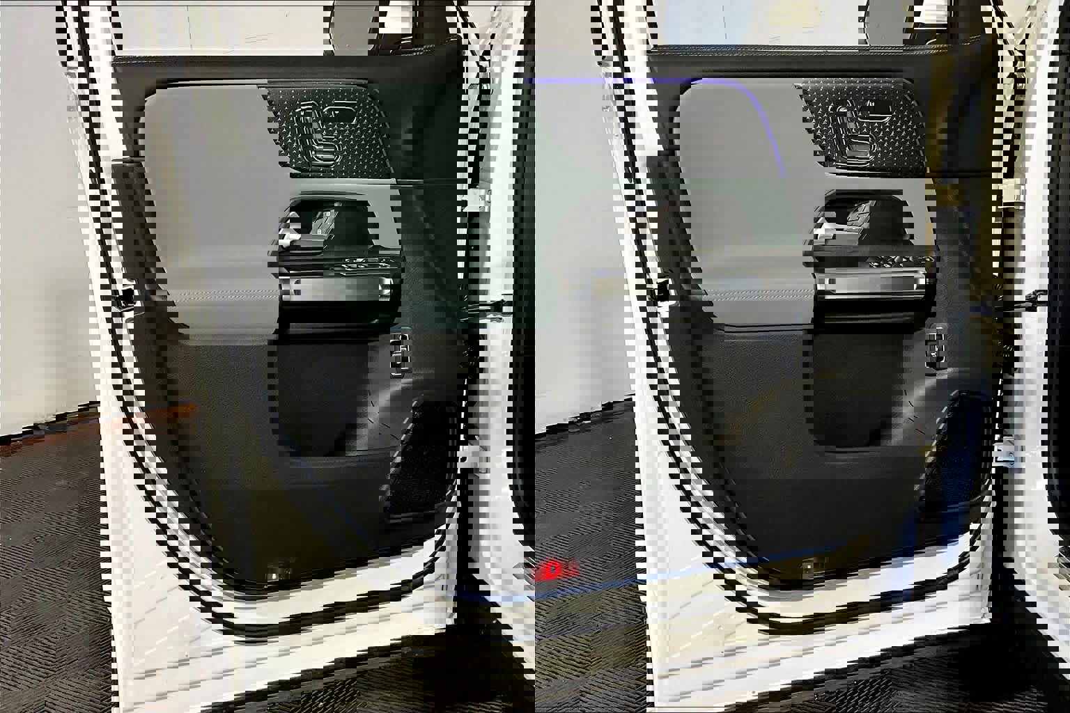 New 2026 Mercedes-Benz GLB 250 4MATIC image 11