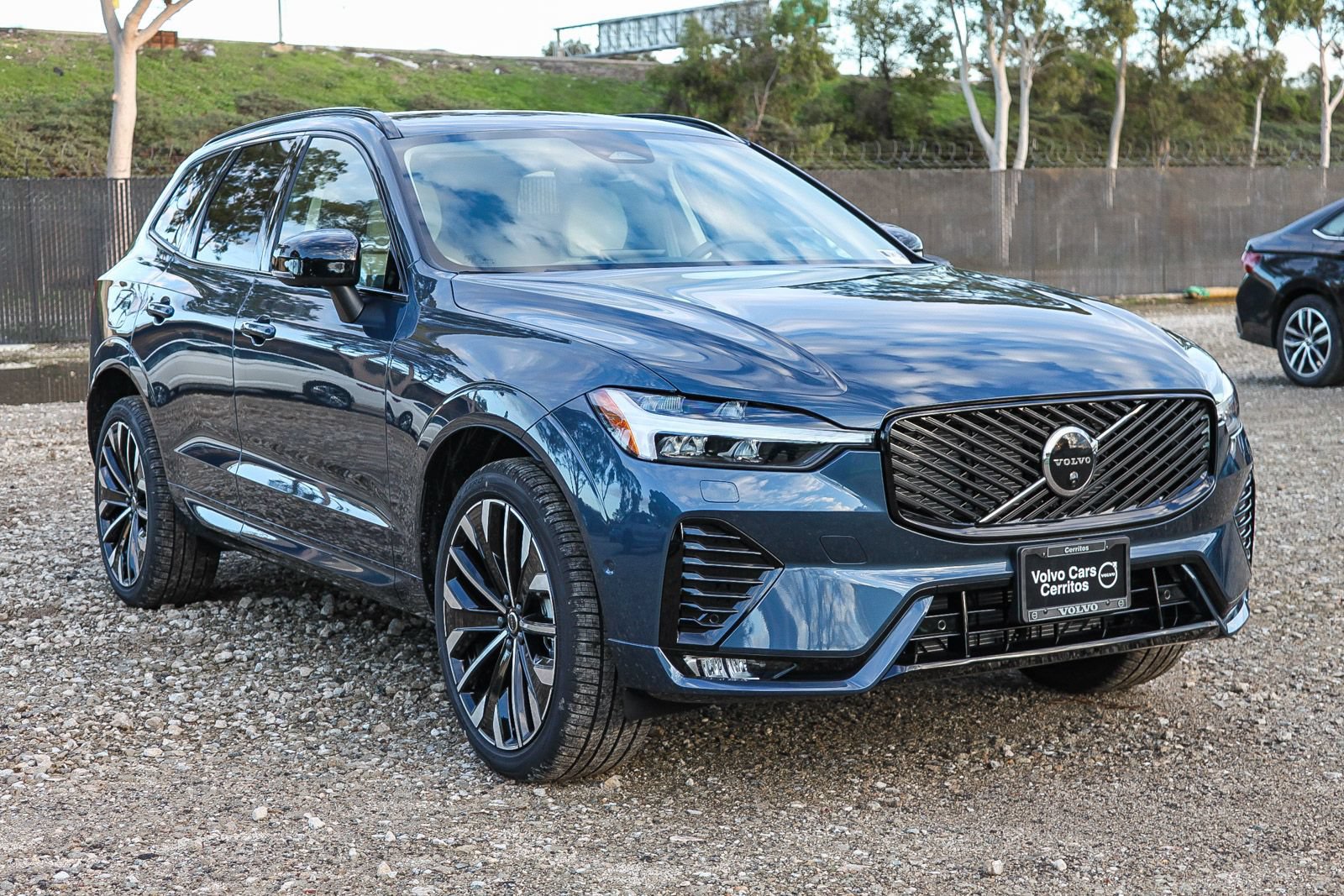 New 2026 Volvo XC60 B5 Ultra w/ Climate Package PRO AWD/4WD image 3