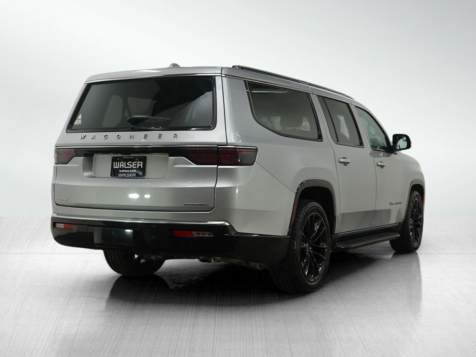 Used 2023 Jeep Wagoneer L Series II w/ Premium Group I image 5