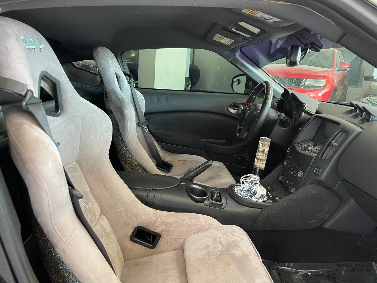 Used 2015 Nissan 370Z NISMO image 18