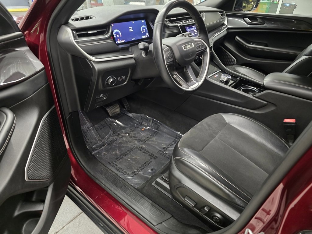 Used 2022 Jeep Grand Cherokee L Laredo image 15