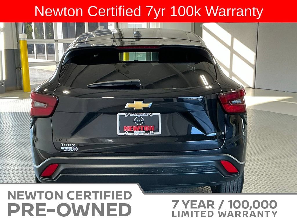 Used 2025 Chevrolet Trax LS FWD image 17