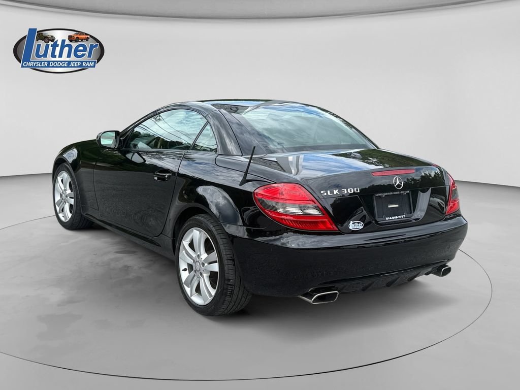 Used 2010 Mercedes-Benz SLK 300 image 3