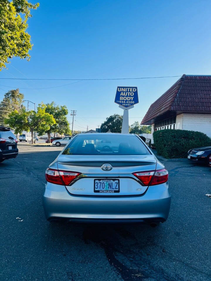 Used 2015 Toyota Camry SE image 5
