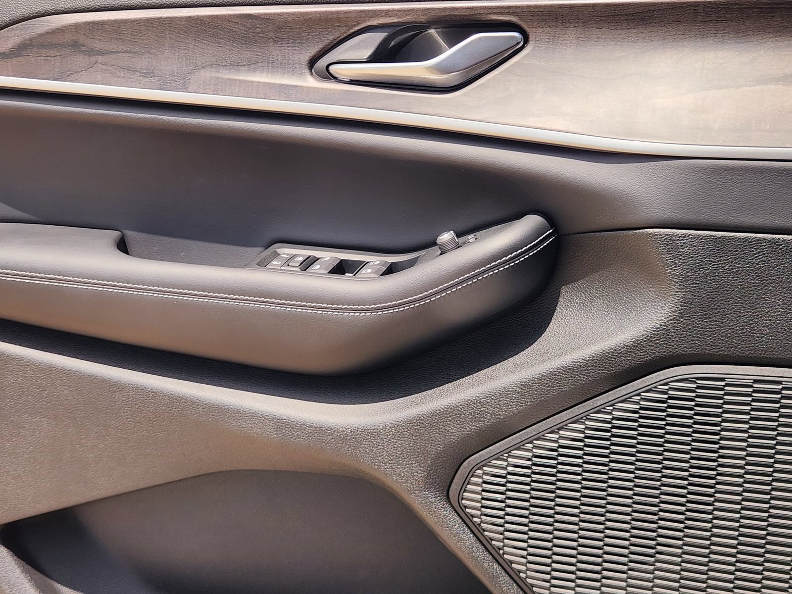 New 2026 Jeep Grand Cherokee Altitude RWD image 18