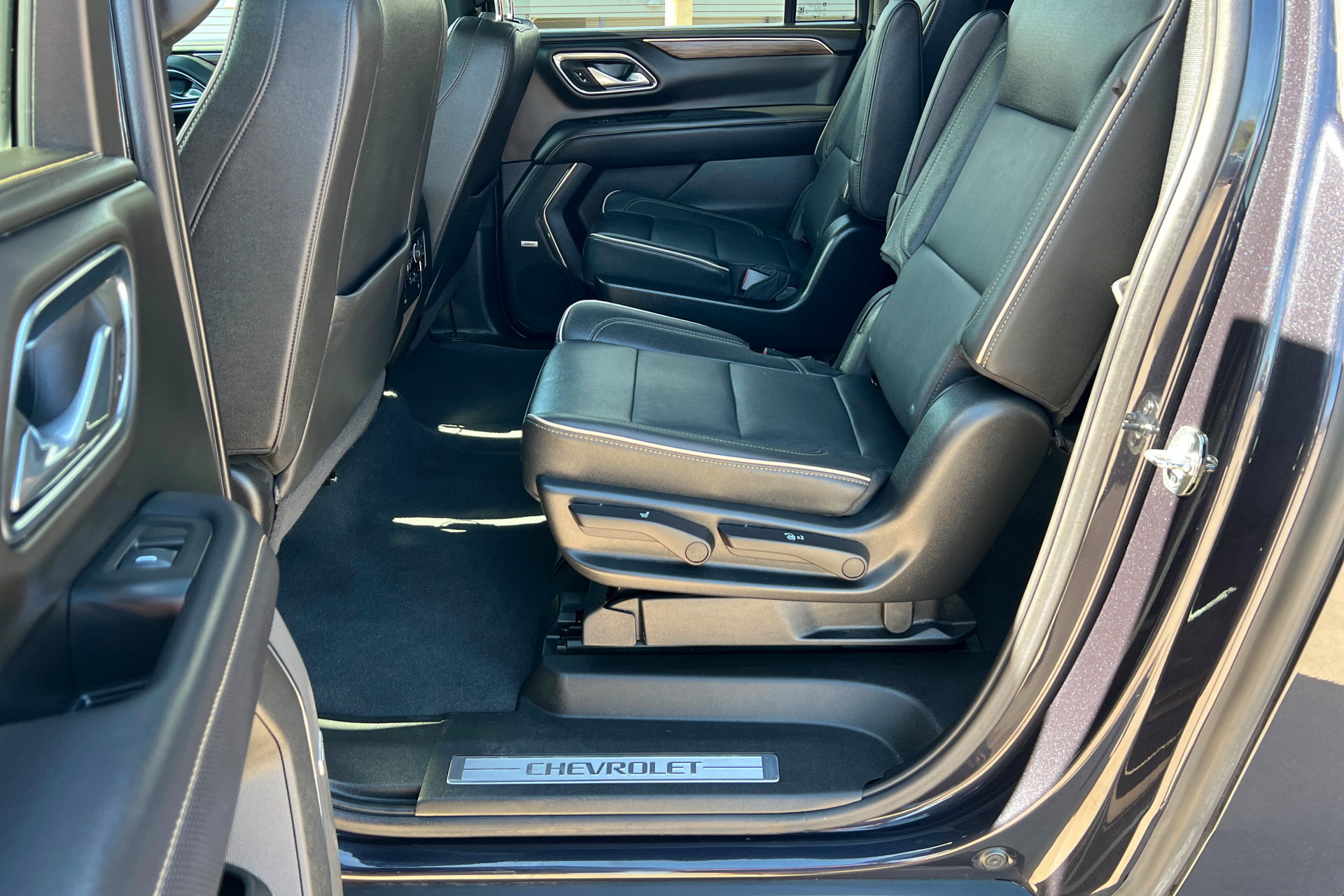 Used 2023 Chevrolet Suburban Premier AWD/4WD image 22