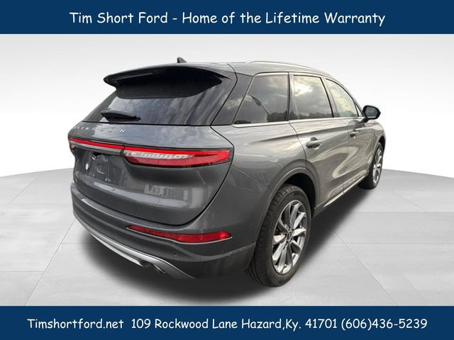 Used 2022 Lincoln Corsair AWD w/ Premium Package image 3