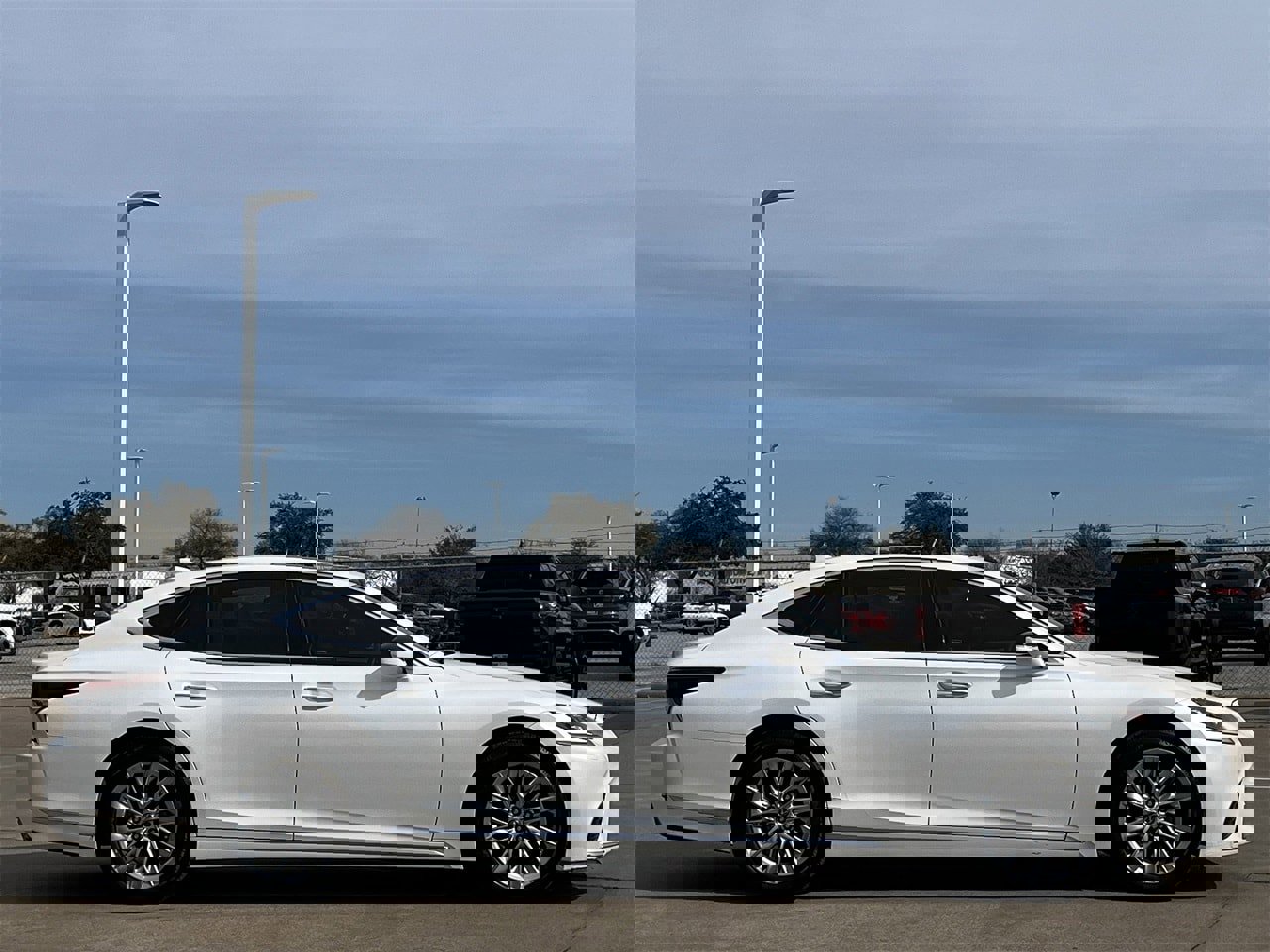 Used 2019 Lexus LS 500 AWD image 3