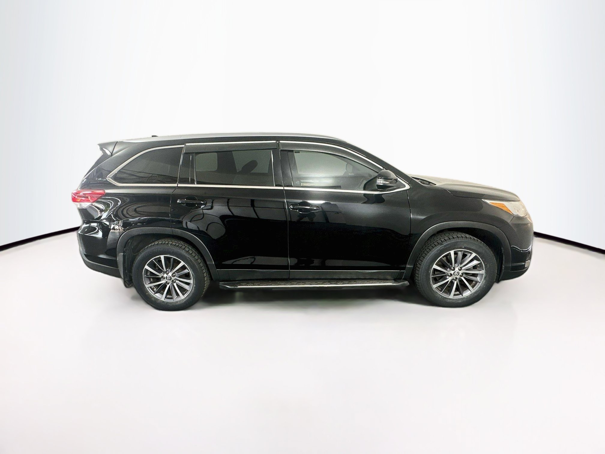 Used 2019 Toyota Highlander XLE FWD image 10