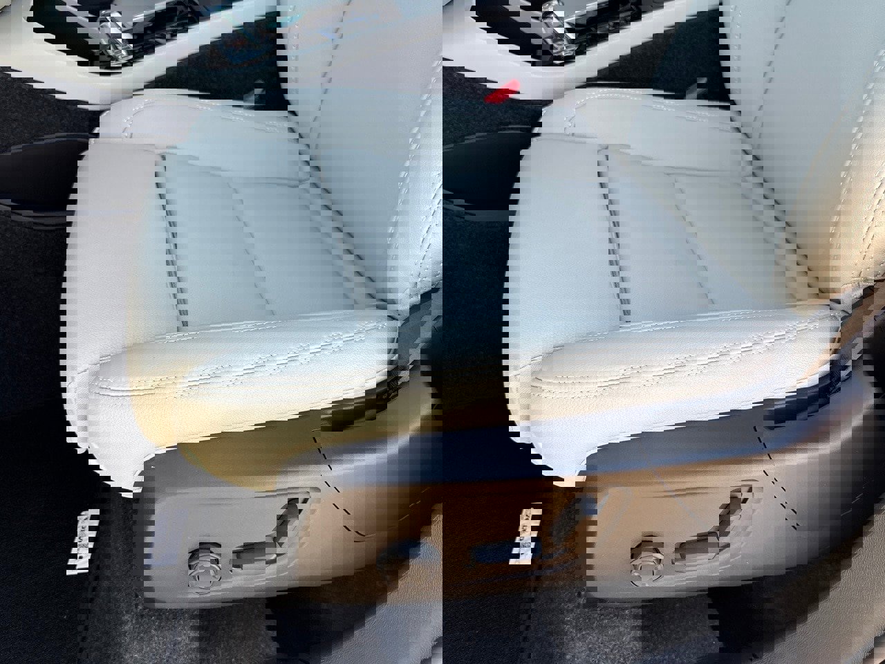 New 2026 Volvo XC40 B4 Plus w/ Protection Package Premier image 18