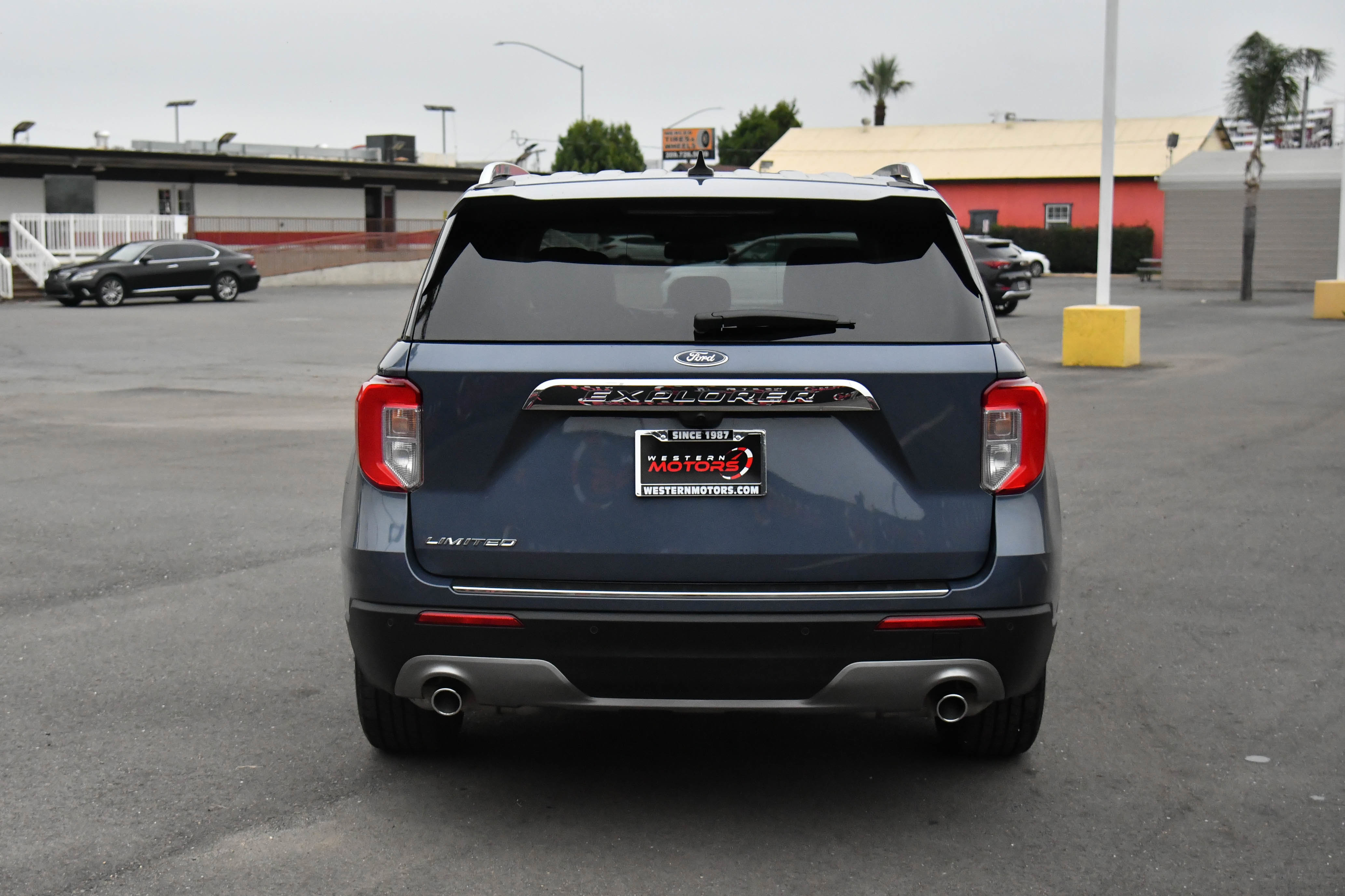 Used 2021 Ford Explorer Limited w/ Equipment Group 301A image 7