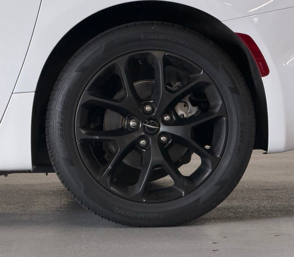 Used 2023 Chrysler Pacifica Touring-L w/ S Appearance Package FWD image 8