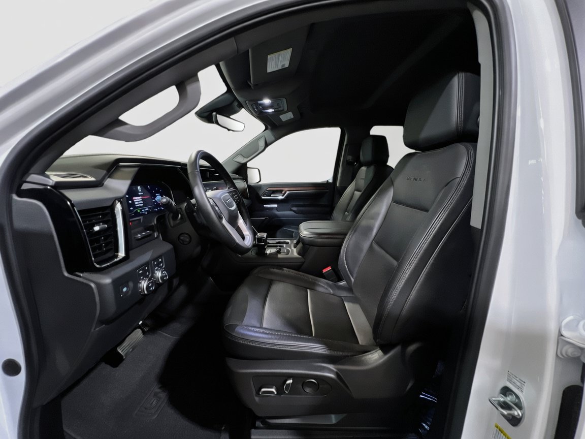 Used 2023 GMC Sierra 1500 Denali w/ Technology Package AWD/4WD image 16
