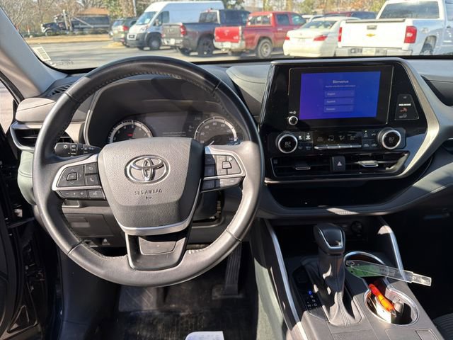 Used 2024 Toyota Highlander LE image 17