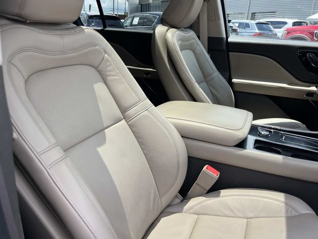 Used 2023 Lincoln Aviator Reserve w/ Equipment Group 201A AWD/4WD image 29