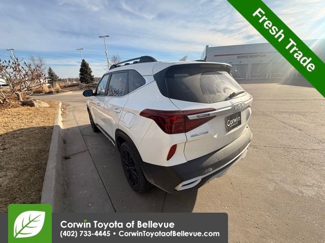 Used 2022 Kia Seltos Nightfall Edition image 6