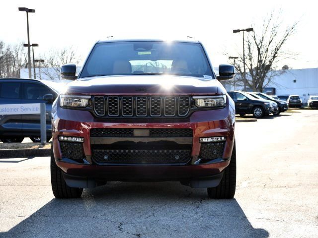Used 2024 Jeep Grand Cherokee L Summit AWD/4WD image 2