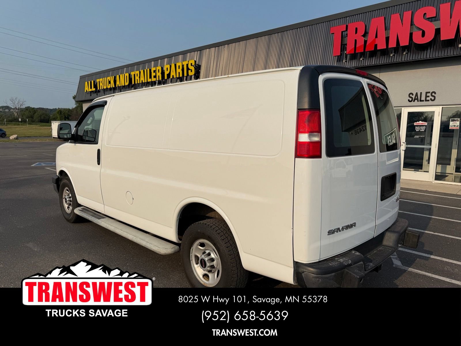 Used 2017 GMC Savana 2500 RWD image 3