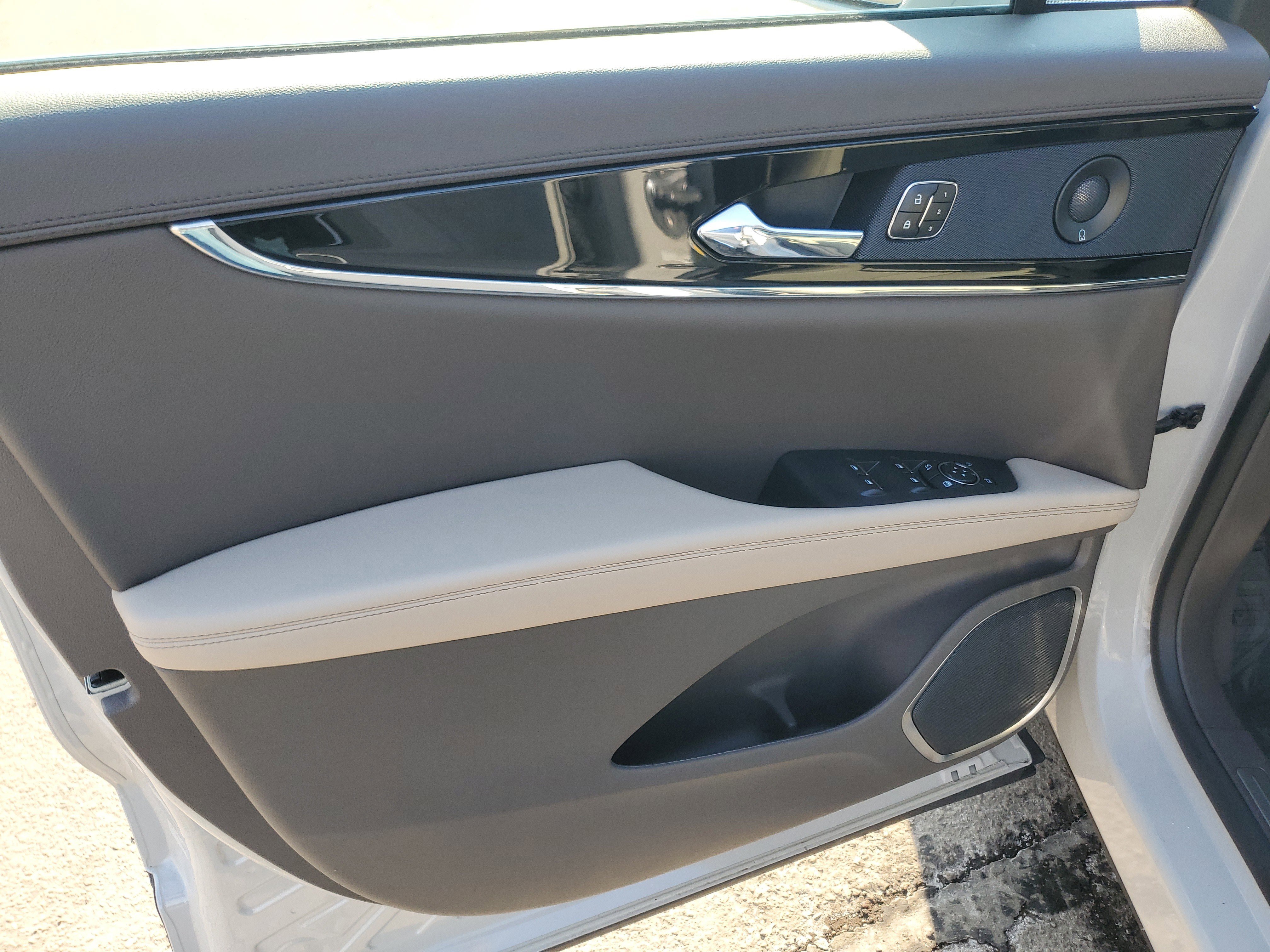 Certified 2023 Lincoln Nautilus Reserve w/ Equipment Group 201A image 10