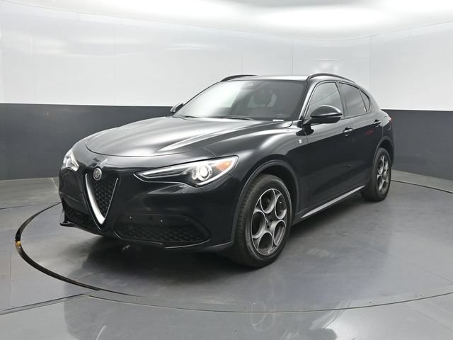 Used 2023 Alfa Romeo Stelvio Ti AWD/4WD image 2