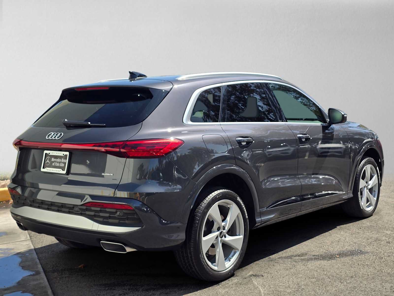 Used 2025 Audi Q5 Premium Plus w/ Premium Plus AWD/4WD image 3