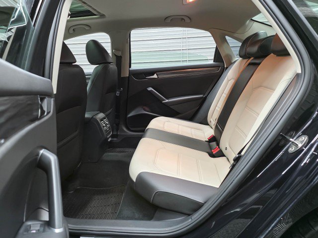Used 2020 Volkswagen Passat 2.0T R-Line FWD image 17