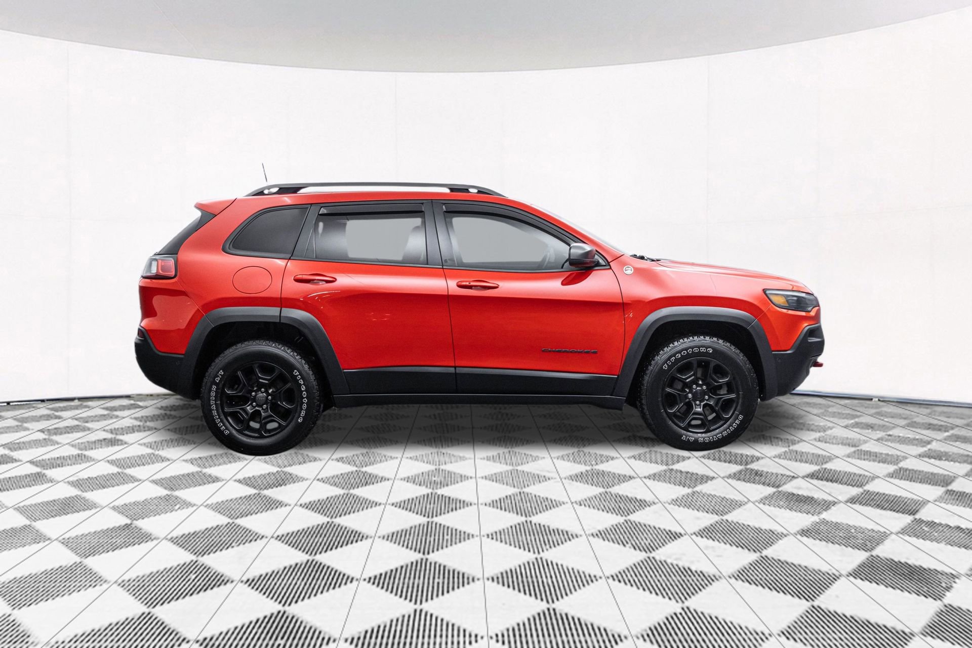Used 2019 Jeep Cherokee Trailhawk image 13