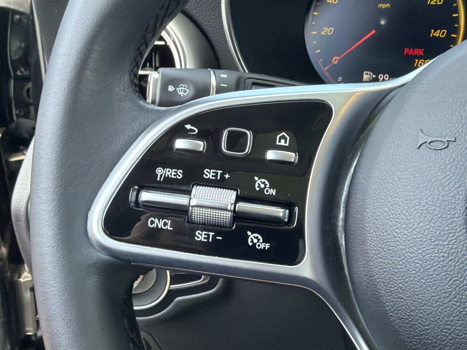 Certified 2022 Mercedes-Benz GLC 300 image 31