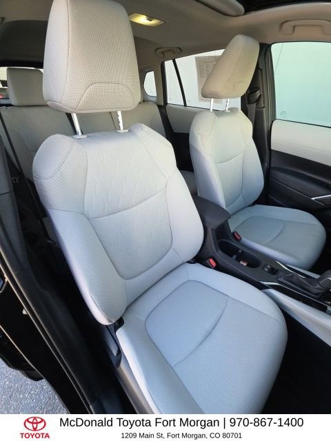 Used 2025 Toyota Corolla Cross LE w/ Moonroof Package image 22