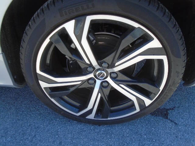 Used 2025 Volvo S60 B5 Core AWD/4WD image 16