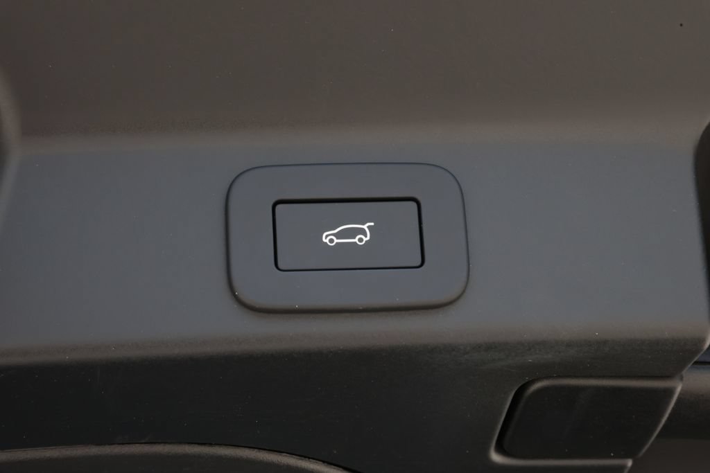 Certified 2026 Jaguar F-PACE R-Dynamic S AWD/4WD image 35