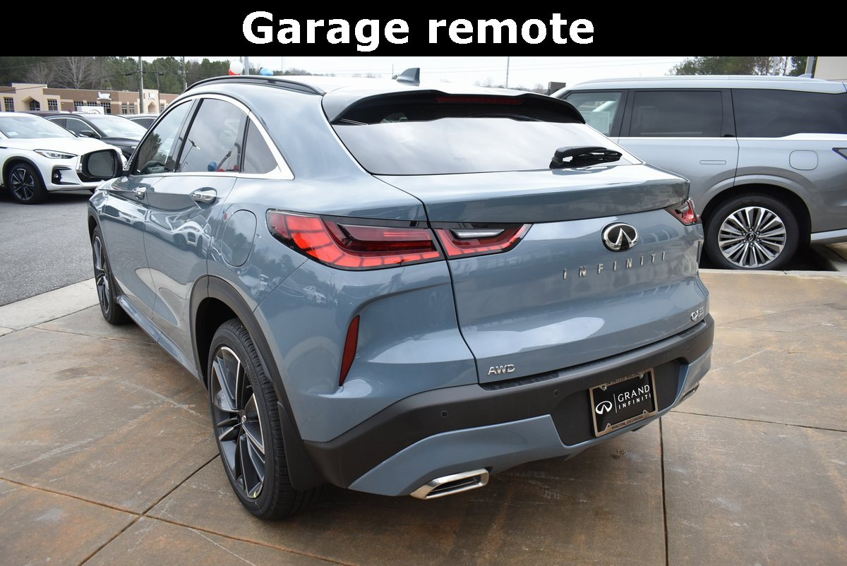 New 2025 INFINITI QX55 Essential image 3