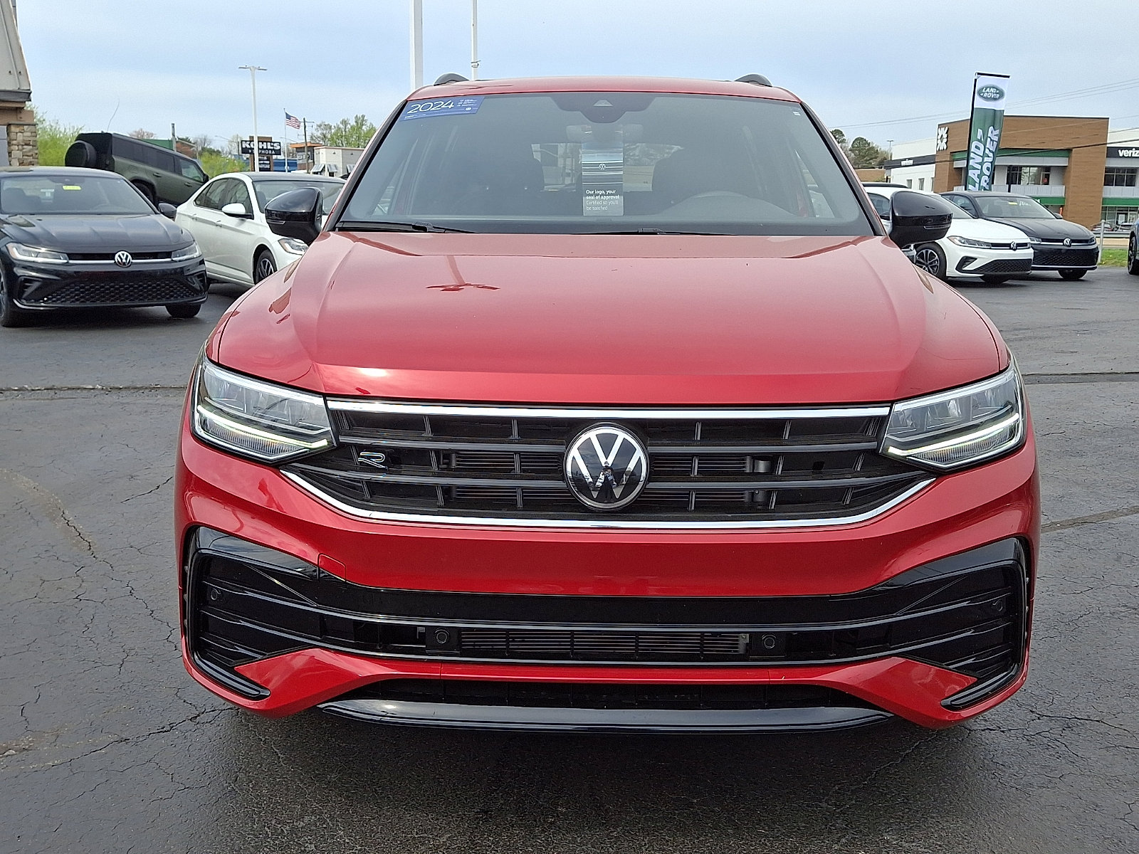 Certified 2024 Volkswagen Tiguan SE R-Line AWD/4WD image 2