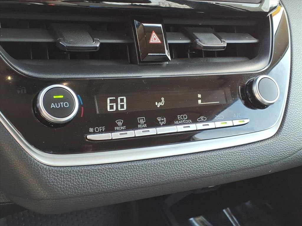 Used 2024 Toyota Corolla LE image 3