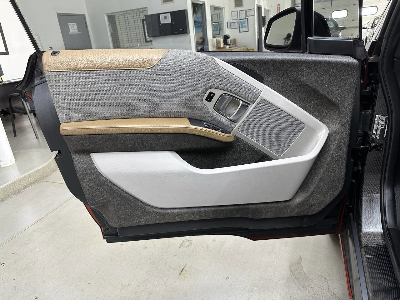 Used 2015 BMW i3 Base 4dr Hatchback RWD image 10