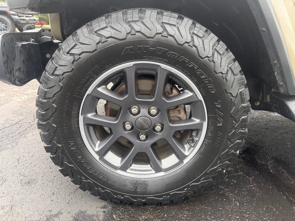 Certified 2020 Jeep Gladiator Overland AWD/4WD image 11