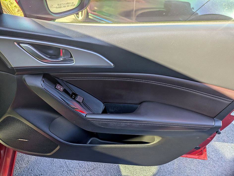 Used 2018 MAZDA MAZDA3 Touring image 33