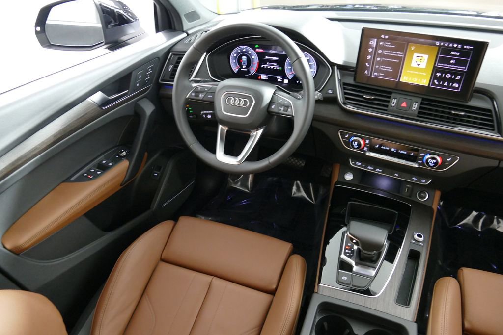 Certified 2025 Audi Q5 2.0T Premium Plus w/ Premium Plus Package AWD/4WD image 10