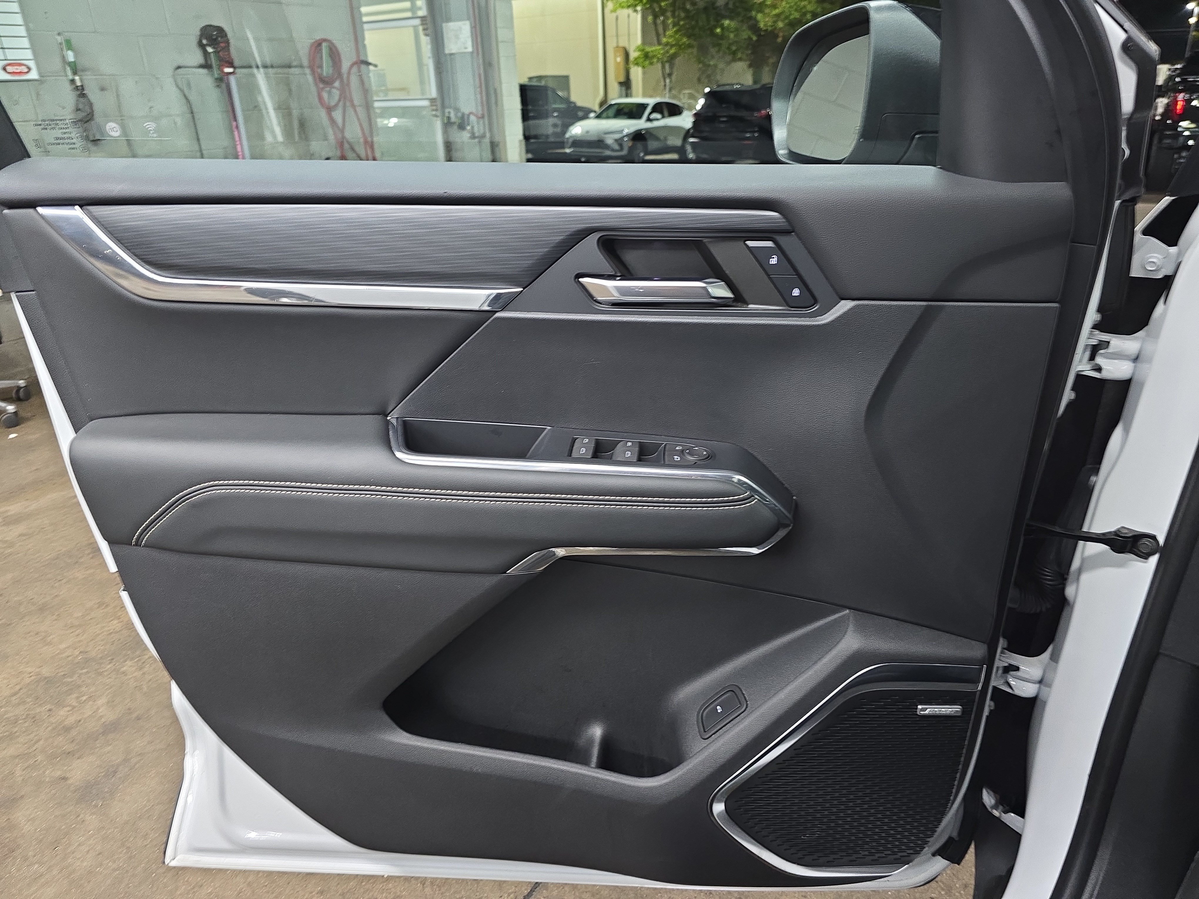 Used 2024 GMC Acadia Elevation FWD image 27