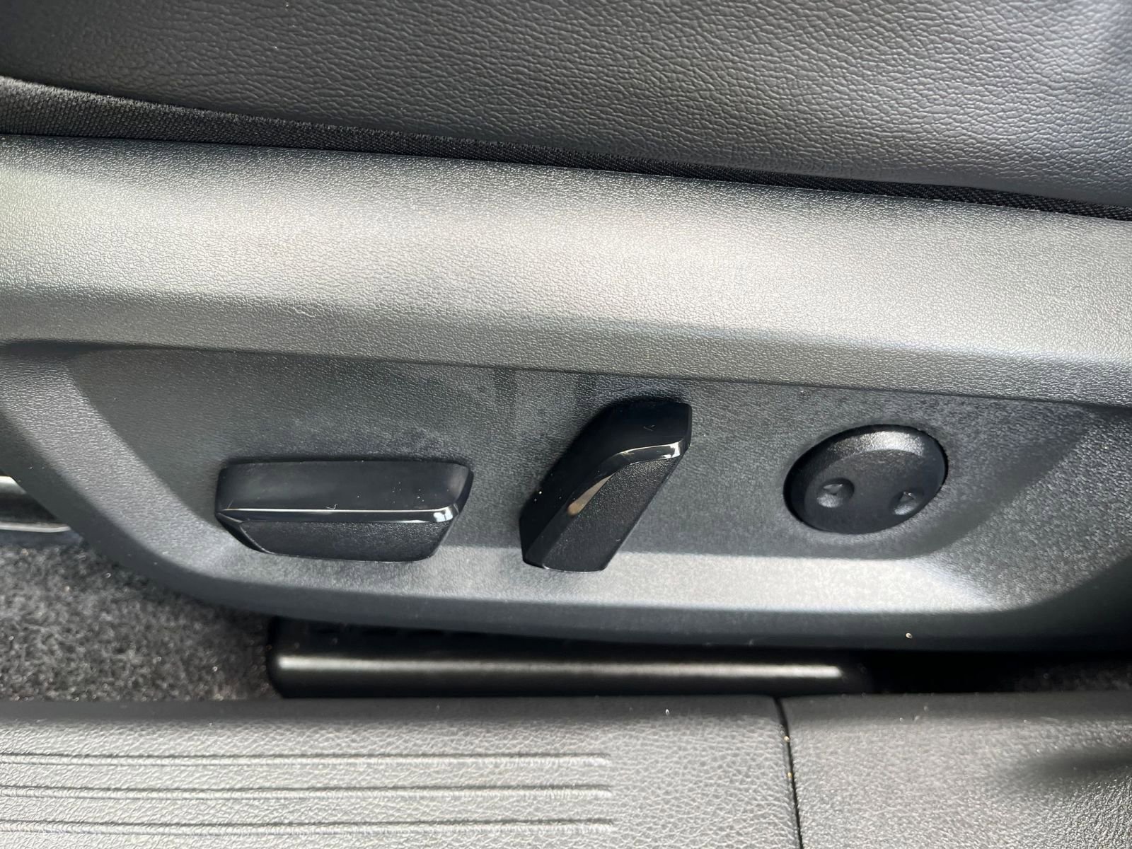 Used 2023 Nissan Rogue SL w/ SL Premium Package image 23